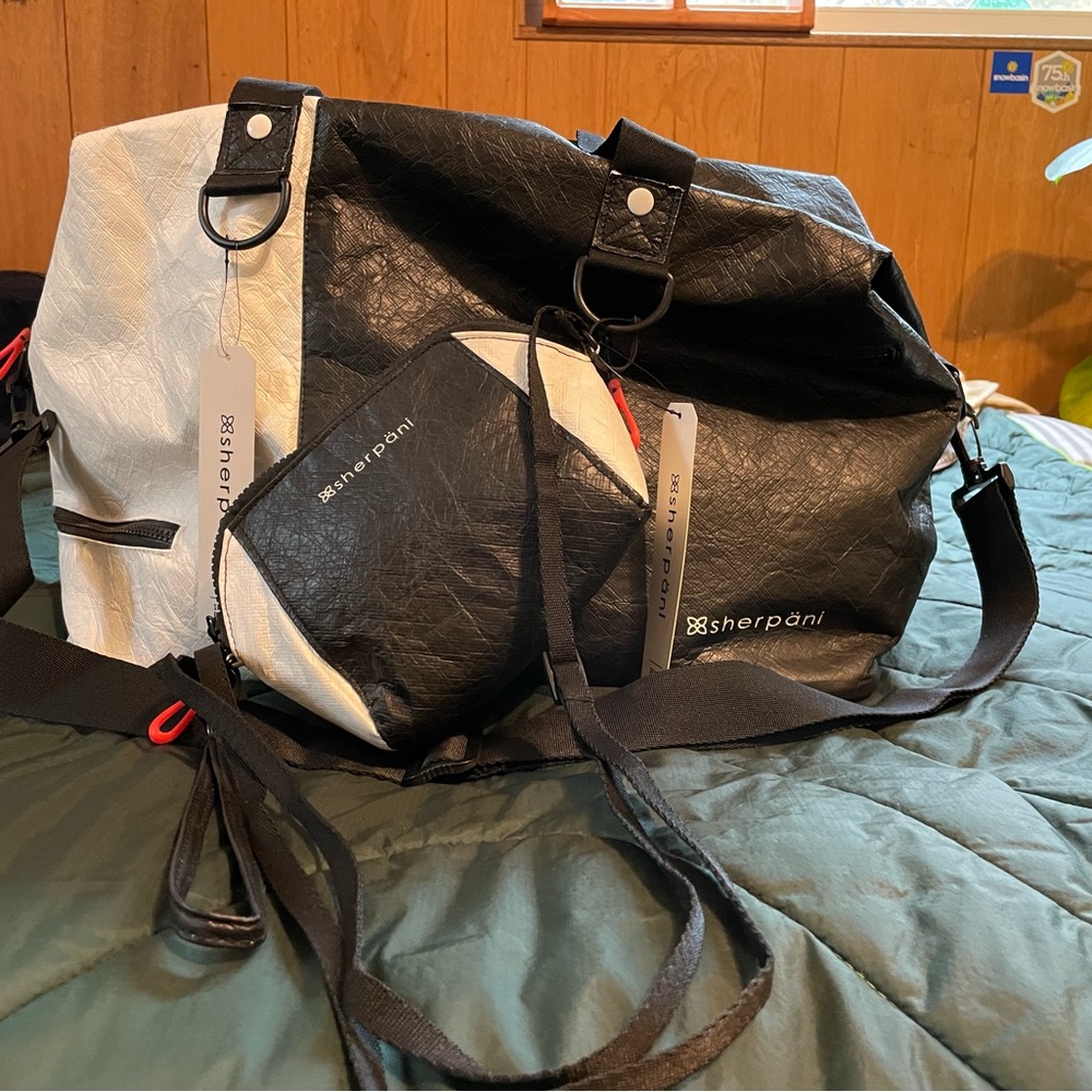 Sherpani Sola Duffel/ Gym Bag & Purse